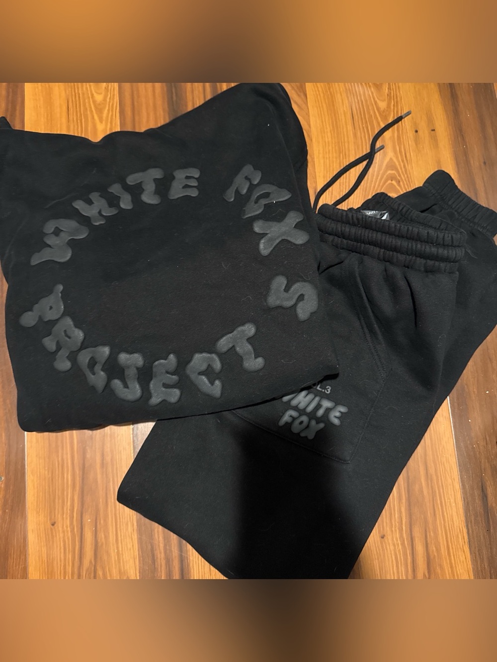 White fox set! Size xs Small. 
There is a stain on butt… can be washed out!
